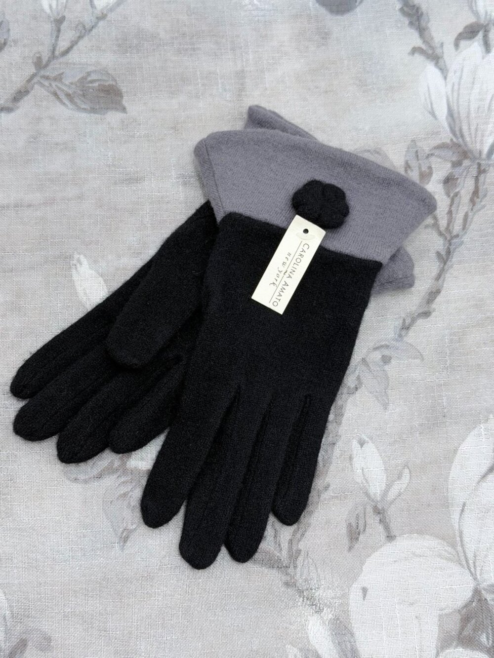 Carolina Amato NWT Cashmere Wool Gloves Black Gray Knit Winter One Size